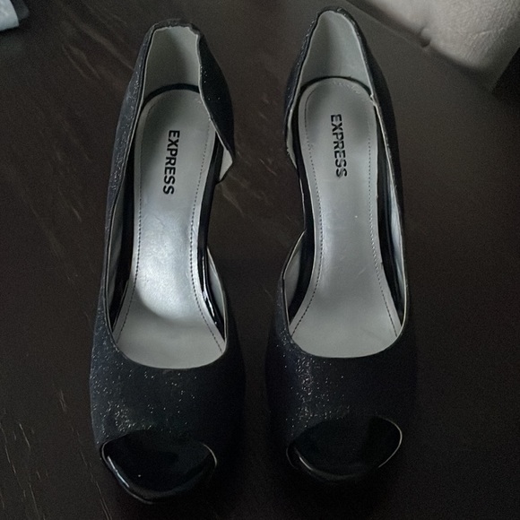 Express Heels - Picture 4 of 4